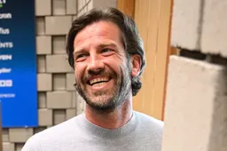 Rik De Mil verbaast Club-fans en geeft ‘verbannen’ speler een nieuwe kans