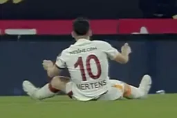 Dries Mertens doet Domenico Tedesco opkijken: “Hij is écht speciaal” (VIDEO)