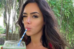 Neymar verlekkert zich op borsten van sensuele WAG Bruna Biancardi: “WTF”