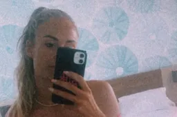 Uitdagende Tessa Wullaert trekt sexy bikini aan en toont opeens middelvinger