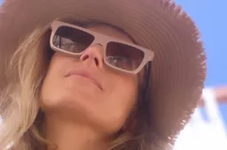 Karl Vannieuwkerke ziet stralende Caroline in compleet doorzichtige outfit niets aan verbeelding overlaten