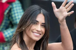 Antonella Roccuzzo gooit BH uit en doet Lionel Messi zweten