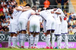 Paars-witte fans boren basisspeler genadeloos de grond in: “Geef hem gratis weg!”