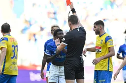 Scheidsrechter onthult echte reden voor rode kaart van Genk-speler Bonsu Baah