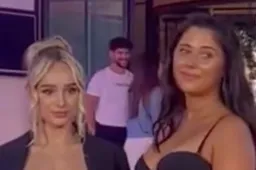 Amy Sonck en Raphaëlla Deuringer laten voetbalfans samen smullen van sexy boezem