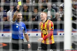 Er is woede bij voetbalfans na beslissing over scheidsrechters: "Dit is schandalig!"