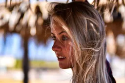 "Wauw!": Zus van Charles De Ketelaere speelt haar troeven uit in bikini