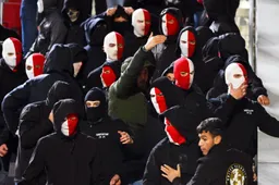 Antwerp-fans gooien bom naar eigen ‘invalide supporters’: “Hoe zielig kan je zijn?!” (VIDEO)