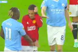 Het gaat he-le-maal fout voor Jérémy Doku in derby tegen Man United (VIDEO)