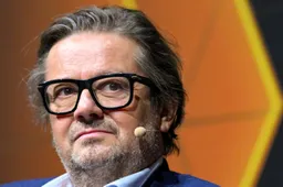 Gilles De Bilde vraagt Marc Coucke om op te stappen