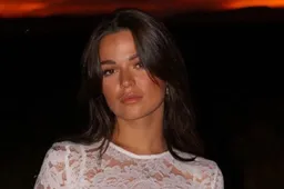 Pauline Slangen kan zich niet in bedwang houden en speelt kleren uit: “Wow”