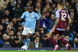 Jérémy Doku krijgt advies van Foden: "Een beetje ongelukkig"