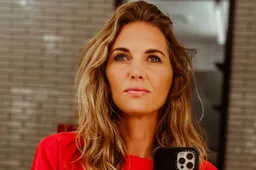 Ine Beyen schaamt zich niet en laat haar borsten zien