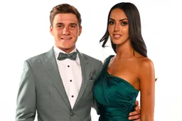 Oumi Rayane, de vrouw van Remco Evenepoel, haalt uit: "Sarah De Bie mag dat en ik niet"