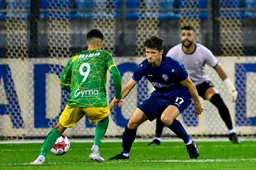 Geelse verdediger ziet defensie alleen maar sterker worden: "Trainen tegen Van Pol en Ventôse maakt je beter"