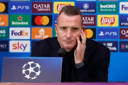 Nicky Hayen heeft verrassende mening over rode kaart voor Onyedika