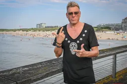 Zeldzaam beeld: Pat Krimson stelt plots zijn dochter Troy voor