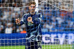 'Ajax staat op z'n kop, ontevreden spelers stappen naar directie'