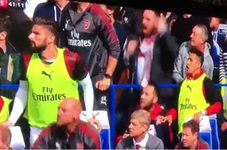 Arsenal-spits mist voor open doel, Alexis lacht hem vierkant uit (video)