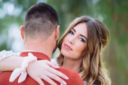 Voetbalbabe en ex-Miss eert met extreem sexy foto herinneringen aan zwangerschap