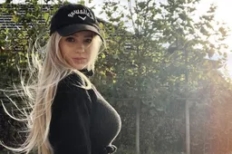 Amy Sonck blaast fans omver met inkijk in haar boezem