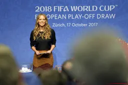 Deze babe gaat met alle aandacht lopen tijdens WK-loting