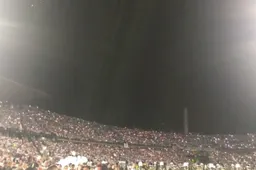 Prachtig eerbetoon voor Chapecoense in stadion waar finale gespeeld moest worden (Video)