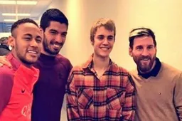 En dan duikt Justin Bieber opeens op bij de training van FC Barcelona (Video)