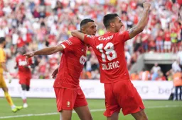 Tienkoppig Standard wint in extremis en pakt leidersplaats