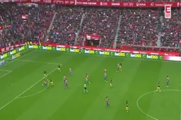 Carrasco scoort alweer voor Atlético Madrid na enorm geklungel achterin (Video)