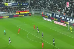 Edinson Cavani zet PSG op voorsprong met dit werelddoelpunt (Video)