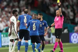 Iedereen heeft het over déze fase in Italië-Engeland: "Had altijd rood moeten zijn!"