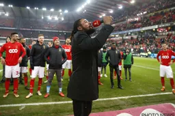 Luyindama schoffeert Anderlecht, stewards moeten ingrijpen (VIDEO)