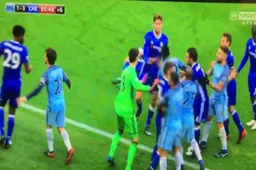City-Chelsea ontaardt helemaal na enorm smerige fout van Agüero (Video)