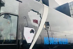 Chaos in Brugge: Club-fans vernielen spelersbus en gooien bier naar journalist