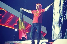 Ed Sheeran trekt truitje van Mertens aan: "Je hebt een uitstekende smaak"