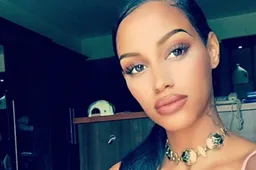 Fanny Neguesha, de Belgische ex van Mario Balotelli, laat haar boezem spreken