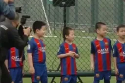 Hilarisch! Chinees jongetje staat oog in oog met Ronaldinho en doet dan dit (Video)