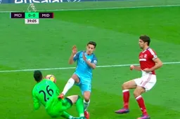 Valdes loopt horrorblessure op tegen Manchester City