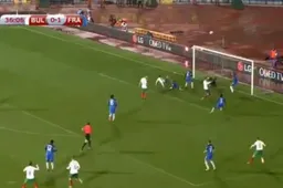 Hugo Lloris houdt Frankrijk recht met deze wereldsave (video)
