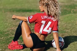 WAG van Lingard klimt in sexy bikini in een boom (Foto)