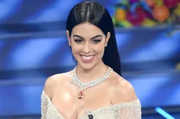 Georgina steekt manlief Cristiano Ronaldo naar de kroon en geeft nóg meer bloot