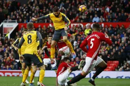 Giroud redt Arsenal bij Man United