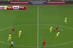 Poolse speler begint aan onwaarschijnlijke solo op eigen helft en scoort (Video)