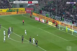 Strafschop van Thorgan Hazard wordt nog gered met een fantastische reflex (Video)