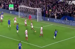 Hazard zorgt met simpel maar geniaal tikje voor knappe assist (Video)