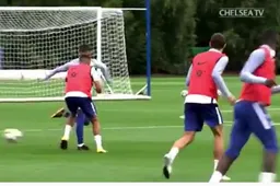 Hazard is terug en maakt ploegmaats compleet belachelijk (video)