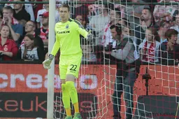 Fans van Kortrijk bekogelen doelman van Club