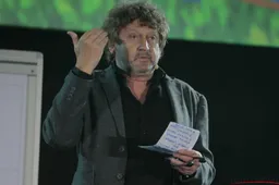 Carl Huybrechts maakt bondscoach Roberto Martinez met de grond gelijk