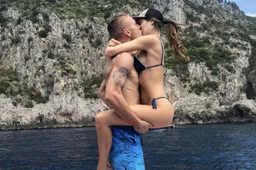 WAG van Immobile speelt haar gigantische troeven uit op het strand (Foto's)